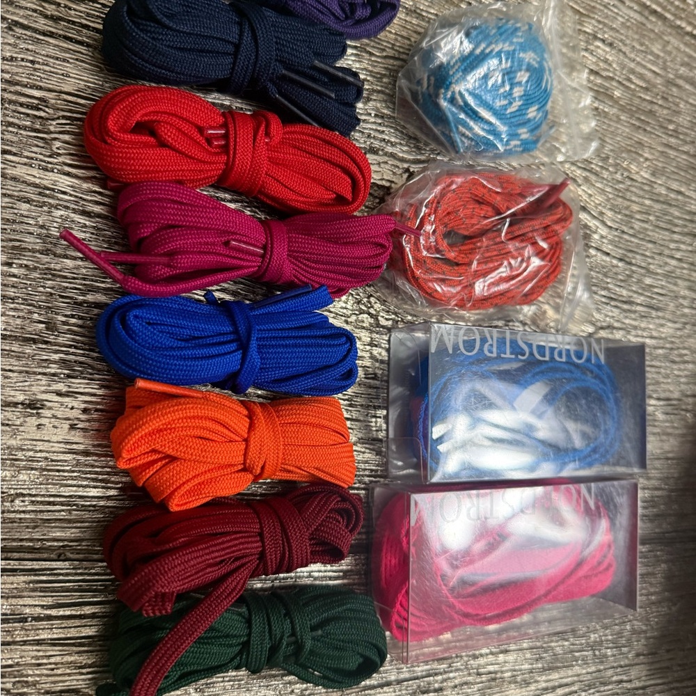 Multiple shoe laces total of 12